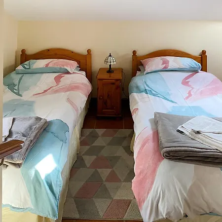 Bramble Cottage-19878 *